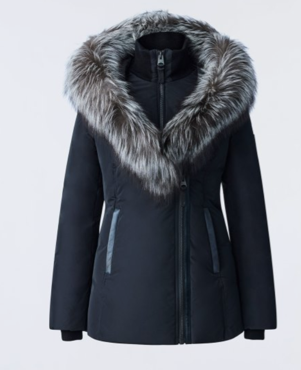 Mackage: Eleganza Canadese che Conquista Milano