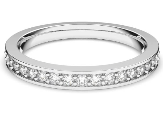 Swarovski: Eleganza senza tempo nel cuore del mercato italianov